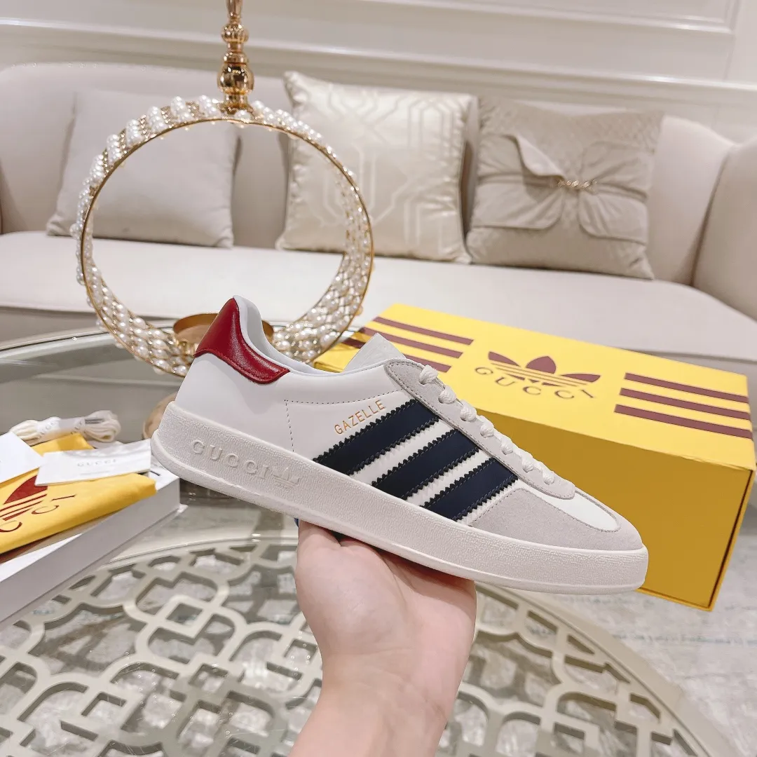 👟👟Ex-factory price 480👟👟 Women's shoe factory Gucci&adidas joint limited edition couple's sneakers. A super nice joint casual sneaker with rich and bold colors! It showed everyone a completely different charm from the past! Combining retro style and youthful sports style to create a new aesthetic! Vitality yet stylish at the same time! ! Upper - made of cowhide, cowhide, cloth. Lining - sheepskin lining for feet. Sole - original open-molded beef tendon non-slip and wear-resistant outsole. Size: 35-44 (couple style)